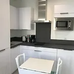 Renove En Centre-ville, Ideal Pour Des A Pied, Calme Et Confort, Classe 2 Etoiles. - Fr-1-4-512 * Сен-Жан-де-Люз