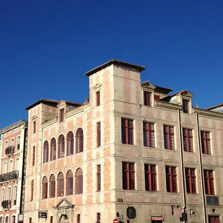Renove En Centre-ville, Ideal Pour Des A Pied, Calme Et Confort, Classe 2 Etoiles. - Fr-1-4-512 * Saint-Jean-de-Luz